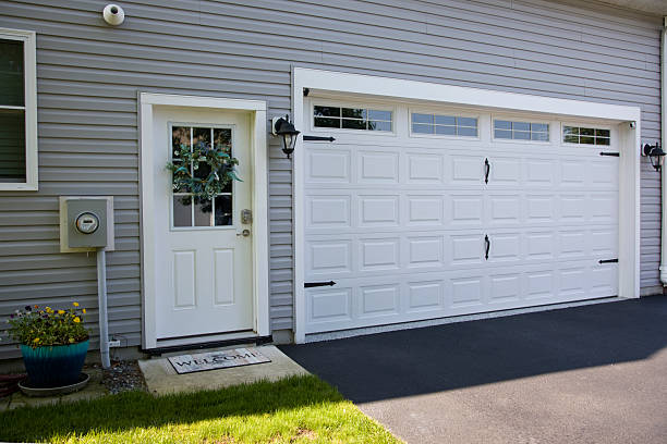 24/7 Emergency Garage Door Panel Replacement experts in West Athens, CA